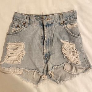 Ripped denim Levi’s shorts